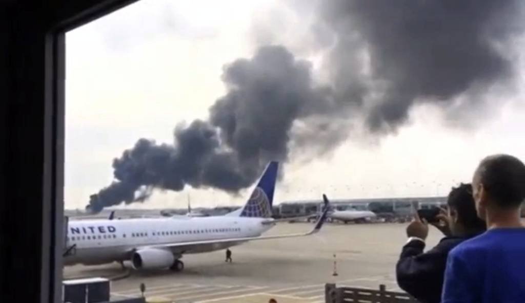Incêndio em avião no aeroporto de Chicago deixa vários feridos