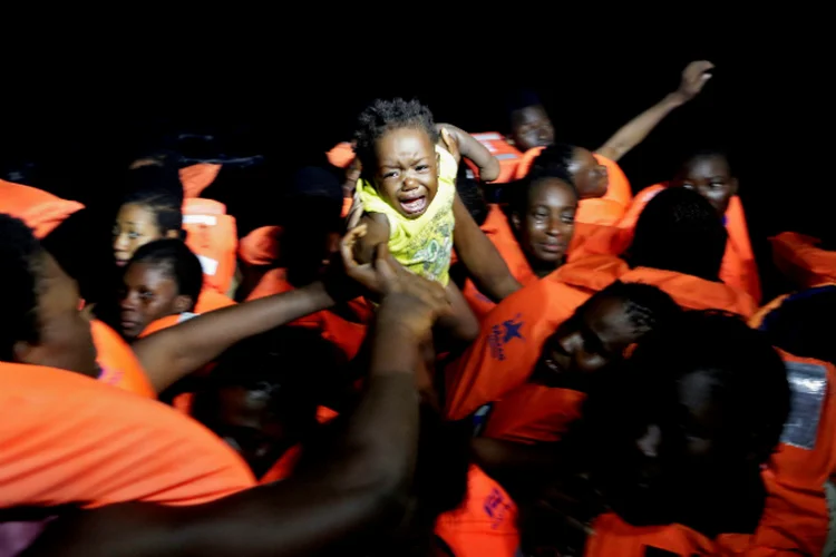 Travessia no Mar Mediterrâneo: Migrantes partiam do Marrocos rumo à Europa (Yara Nardi/Italian Red Cross press office/Handout/Divulgação)