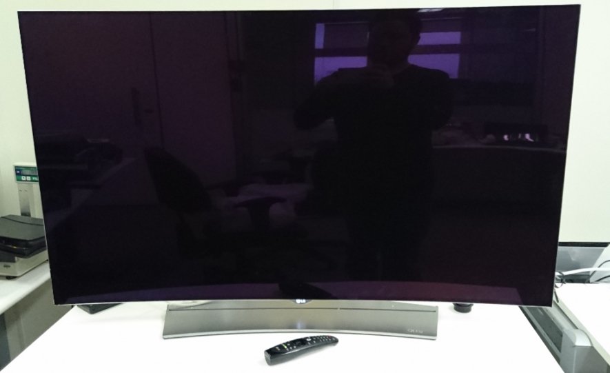 TV LG 55EG9600 tem tela curva com qualidade impecável e conexão com a internet
