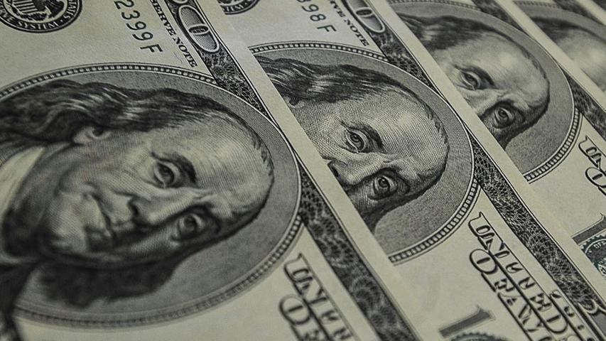 Dólar dispara 5% e encosta em R$ 3,39