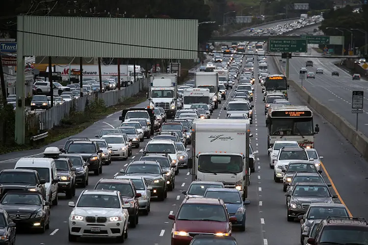 Carros nos Estados Unidos: nas últimas duas décadas, cerca de 13 milhões de veículos deixaram a frota dos EUA todos os anos (Justin Sullivan/Getty Images)