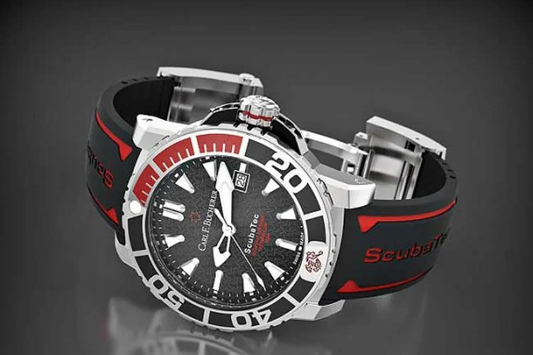 Carl F. Bucherer: a discreta gravação de jogadores de futebol aparece como trama do mostrador preto (Carl F. Bucherer/Divulgação)