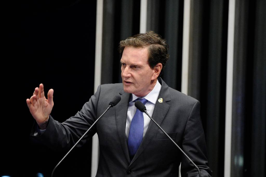 Crivella anuncia secretários do Rio e reduz pastas pela metade