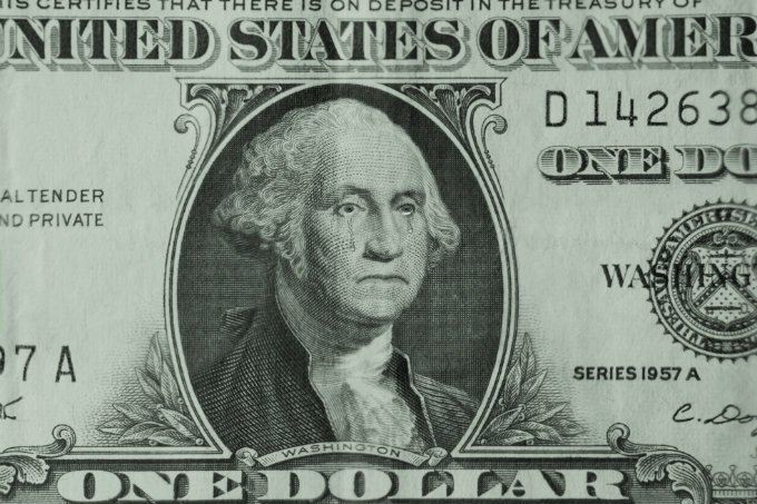 Dólar fecha em R$ 3,27 e interrompe sequência de 5 quedas