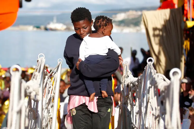Imigrantes: os centros abrigavam 66 mil pessoas no final de 2014 e 103 mil no final de 2015. O total agora é de 171 mil (Yara Nardi/Italian Red Cross press office/Handout/Reuters)