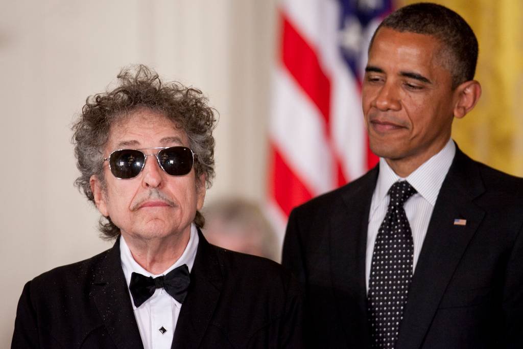 Silêncio de Bob Dylan pode lhe privar do prêmio de US$900 mil