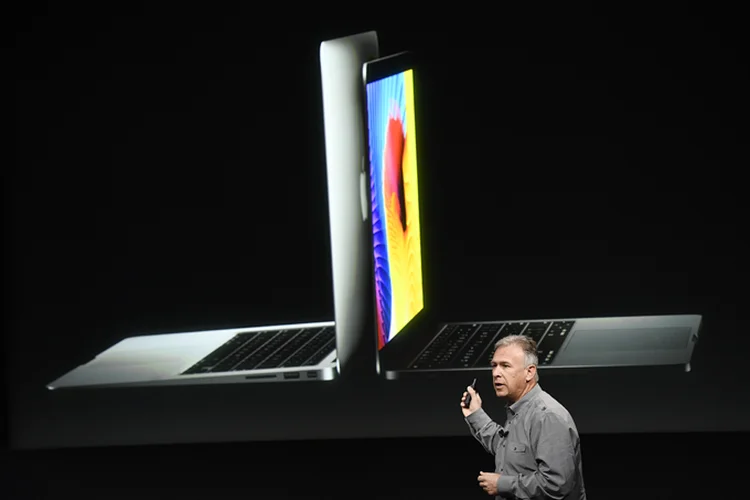 MacBook Pro: nova versão traz Touch Bar para funções (David Paul Morris/Bloomberg)