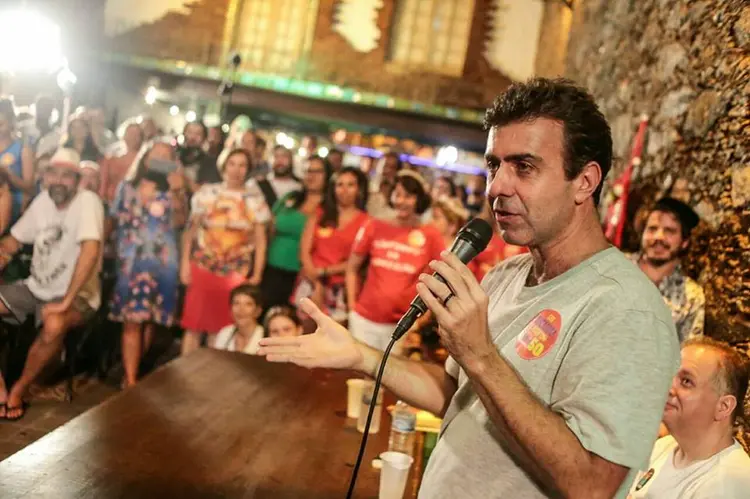 Marcelo Freixo em campanha (Divulgação/Facebook/Site Exame)