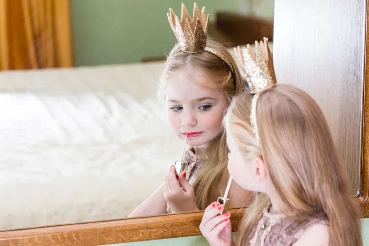 Garota: mesmo na escola primária, as meninas já estão preocupadas com a imagem do corpo (Sharlotta/Thinkstock)