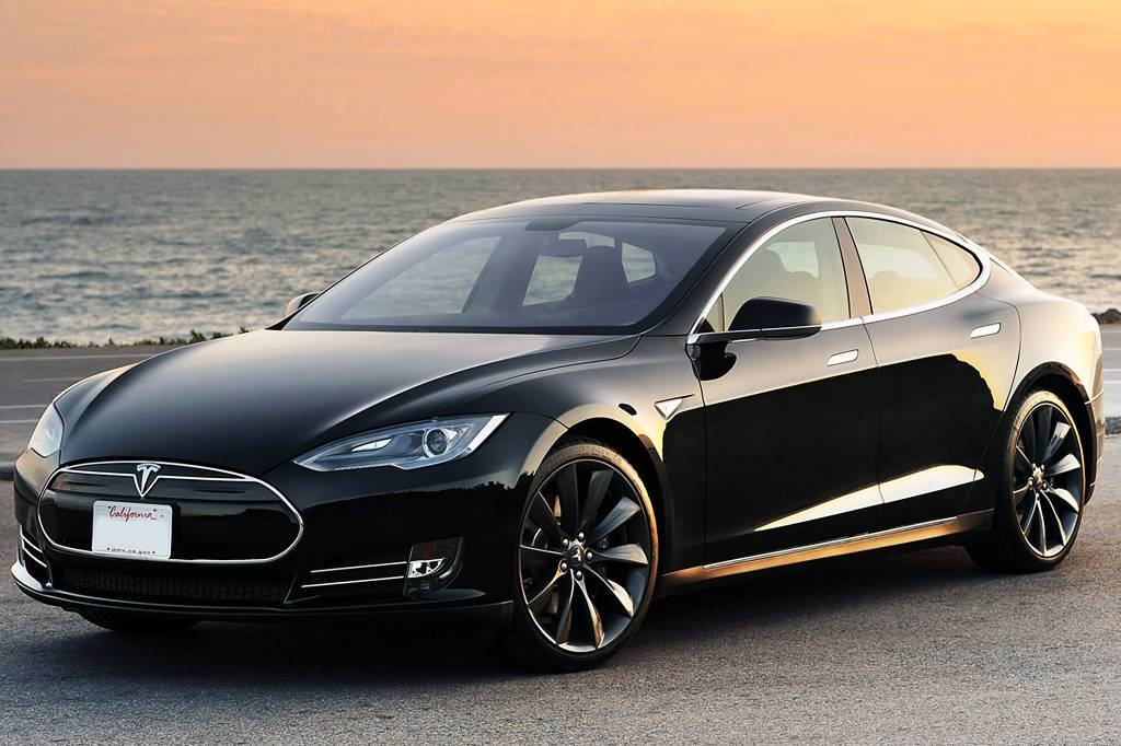 Em meio a polêmica, Tesla dobra aposta em carros autônomos
