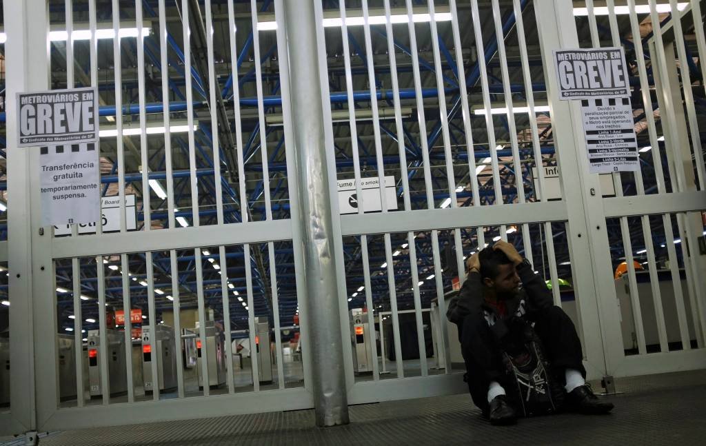 Metrô de São Paulo vai discutir greve nesta quinta