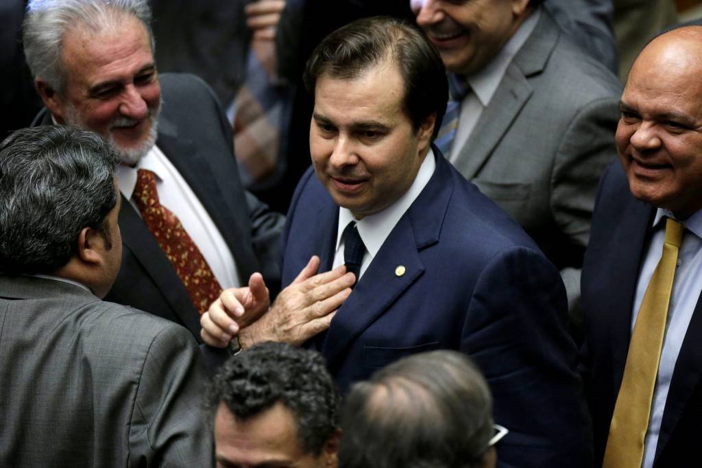 Rodrigo Maia é eleito e permanece na presidência da Câmara