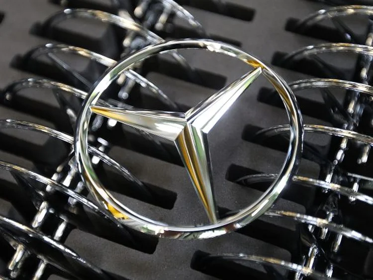 Daimler: carros e as vans da Mercedes-Benz, os caminhões Mercedes-Benz e os ônibus, e os serviços financeiros da Mercedes-Benz serão separados (Thomas Niedermueller/Getty Images)