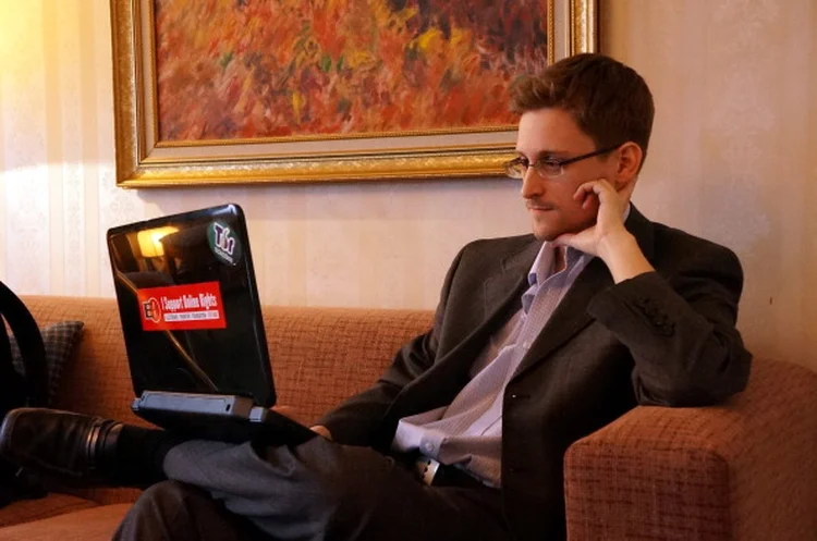 Snowden: o governo alemão defendeu até agora que não poderia garantir a segurança de Snowden, que é procurado pela Justiça americana