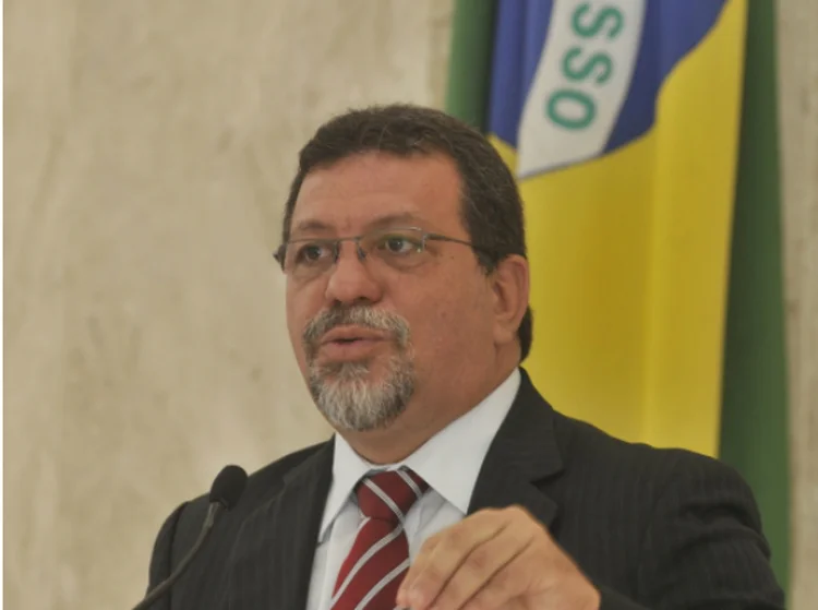 Florence: “No mandato-tampão, Maia conduziu com mão de ferro e jogou duro. Não existe qualquer possibilidade de o PT se alinhar a candidatura dele”
