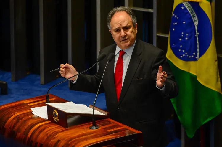 Cristovam Buarque: propõe convocar manifestações populares contra a criação do fundo eleitoral com dinheiro público (Fabio Rodrigues Pozzebom/Agência Brasil)