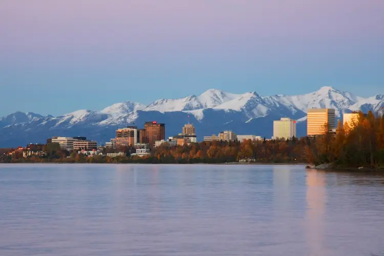 Anchorage, maior cidade do Alasca, é um dos destinos mais procurados na região (foto/iStockphoto)