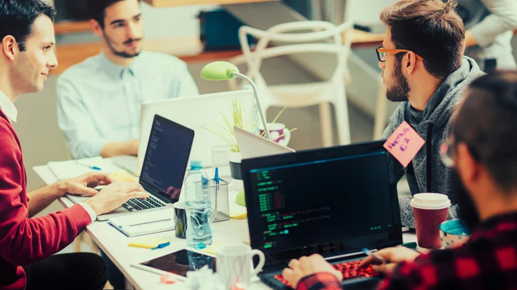 Jovens talentos: Raízen está em busca de recém formados para preencher vagas em diversas áreas da empresa (iStockphoto)