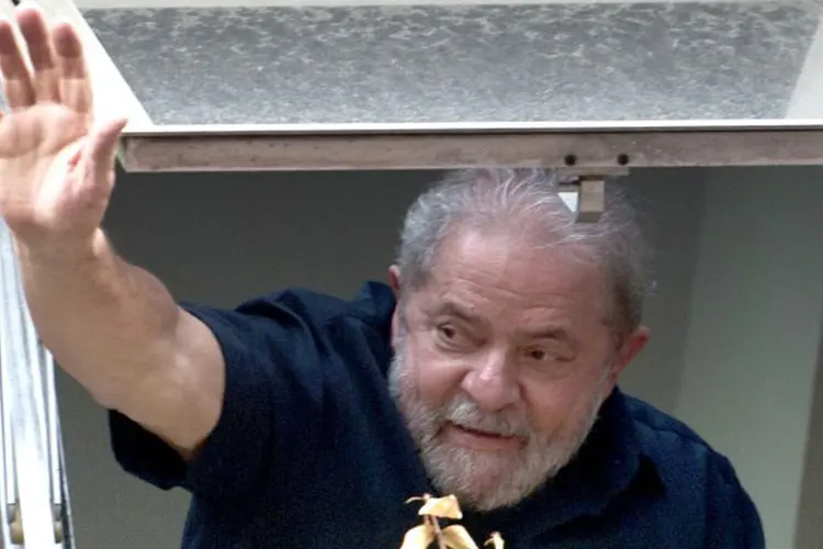 Lula: petista é réu pelo recebimento de R$ 3,7 milhões em propinas da OAS, no caso do apartamento tríplex do Guarujá (SP)