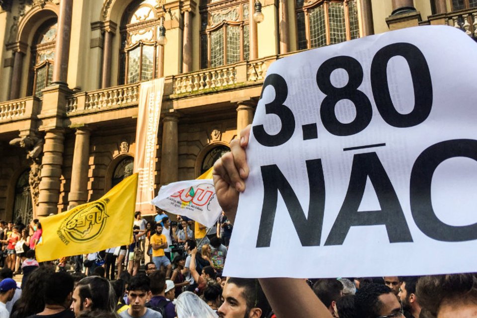 Veja como foi o 4º  protesto do MPL contra aumento da tarifa