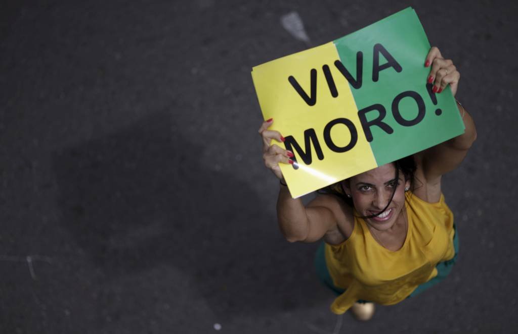 MBL marca vigília em 50 cidades na véspera do depoimento de Lula