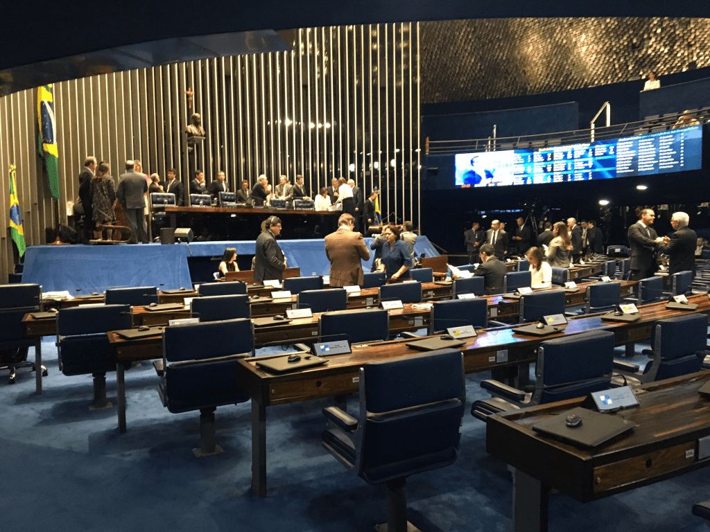 Senado aprova criação de cláusula de barreira para eleições 2018