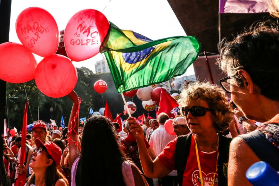 Atos pró-Dilma acontecem em 26 estados e DF; siga