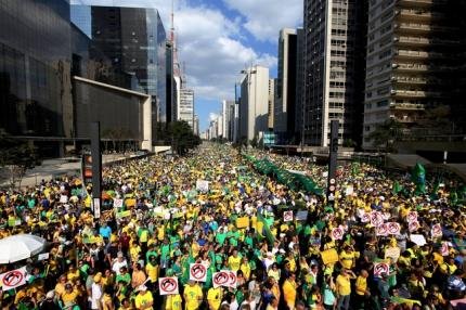 Desgaste da política se acentua após 2013, dizem analistas