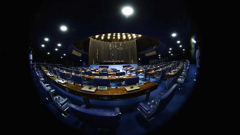 Cláusula de barreira e fim das coligações são aprovados no Senado