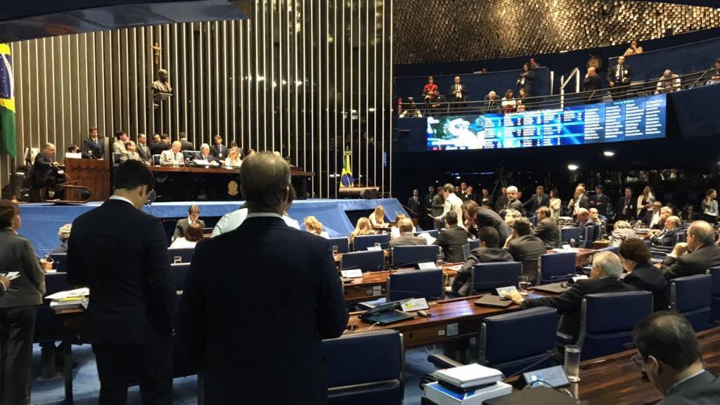 Por 48 votos a favor, Senado mantém calendário da PEC do Teto