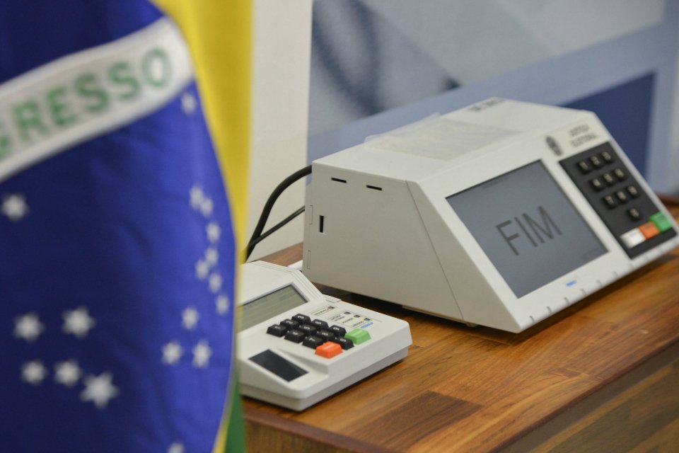 Biometria na urna: recurso dispensa registro de presença por assinatura (Divulgação/Divulgação)