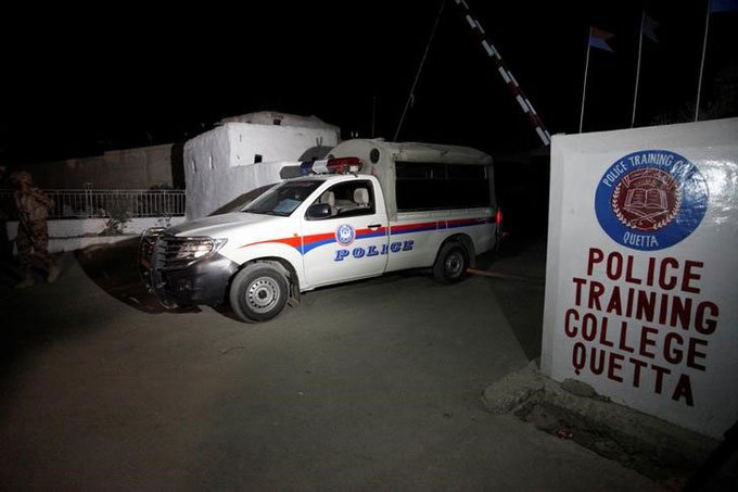 Paquistaneses se alinharam ao EI para atacar escola de polícia