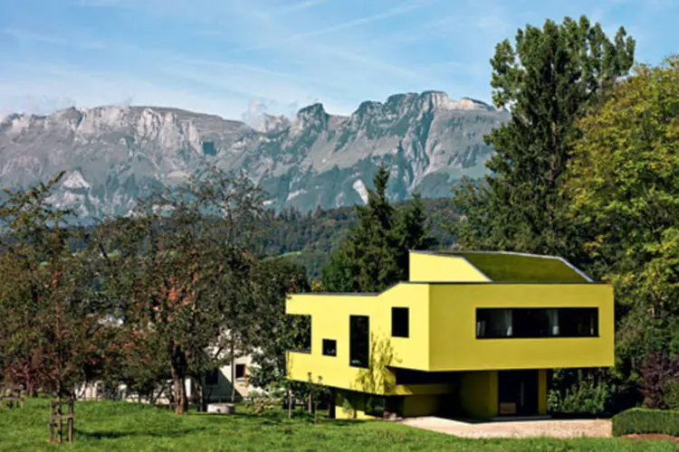 A Green House, pintada num tom solar de verde, assinado pelo escritório austríaco Hein-Troy, fica na cidade de Bregenz (Robert Fessler, Lauterach/Austria)