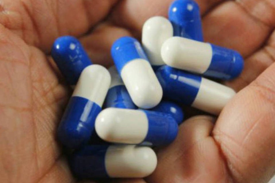 Agência dos EUA aprovam 1ª pílula feita de fezes humanas que pode
