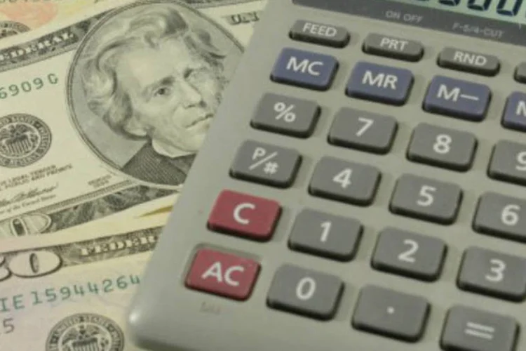 Dólar e calculadora