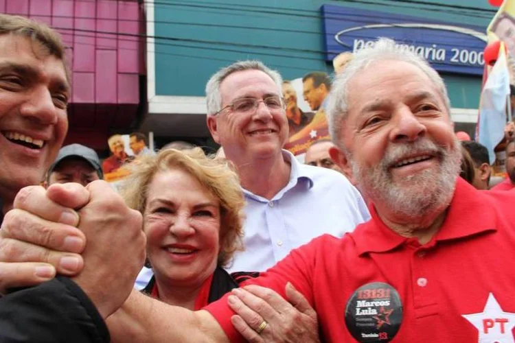 Marcos Lula (esq.), Marisa Letícia (meio) e Luiz Inácio Lula da Silva (dir.) durante campanha em São Bernardo do Campo (Divulgação/ Página de Marcos Lula no Facebook)