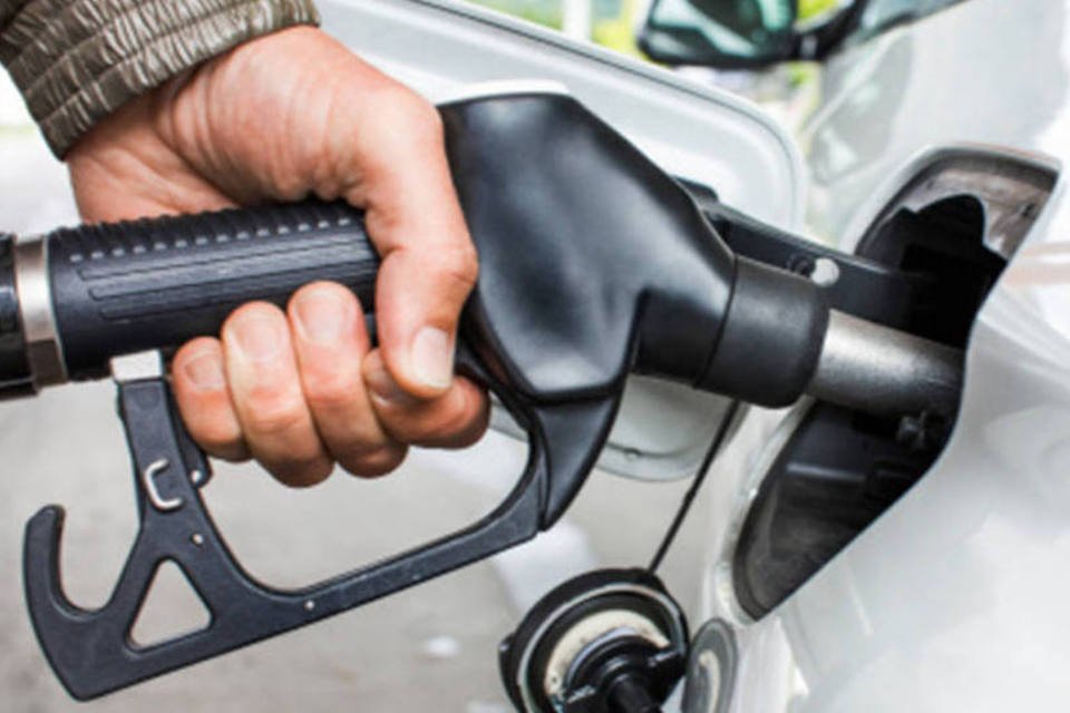 Gasolina cai em 15 Estados e no DF; preço médio recua 0,04% no país