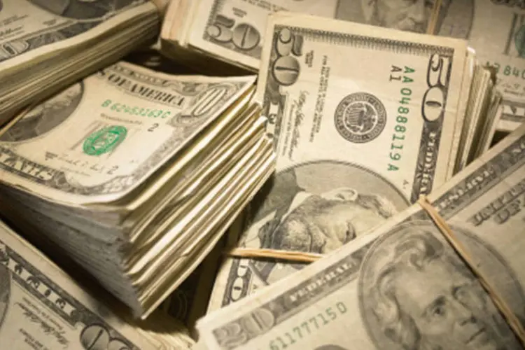Dólar: às 12:19, a moeda avançava 0,54 por cento, a 3,1007 reais na venda (Getty Images/Getty Images)