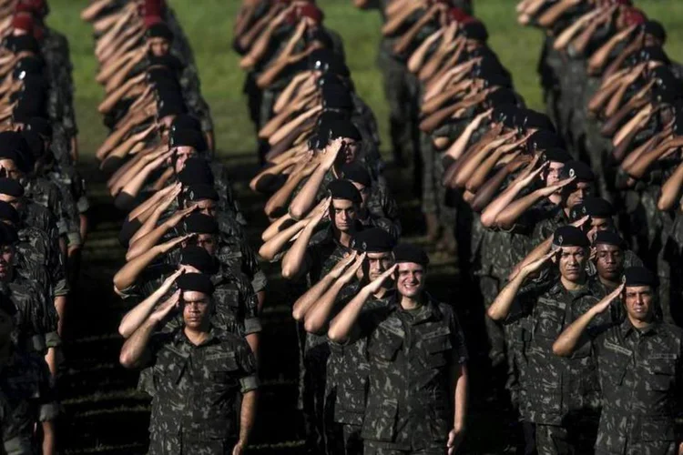 Militares: para assessor especial do Ministério da Defesa, reforma previdenciária do setor é "complexa" (Ricardo Moraes/Reuters)