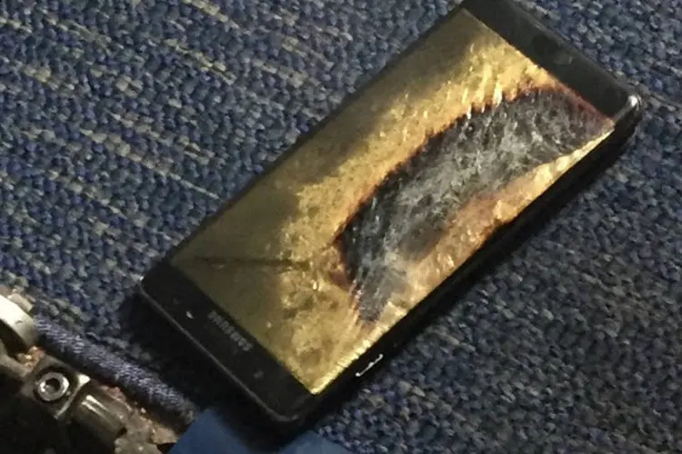 Galaxy Note 7 após explosão de bateria: empresa sul-coreana disse em outubro que estava examinando todos os aspectos do telefone (Brian Green/Handout/Reuters)