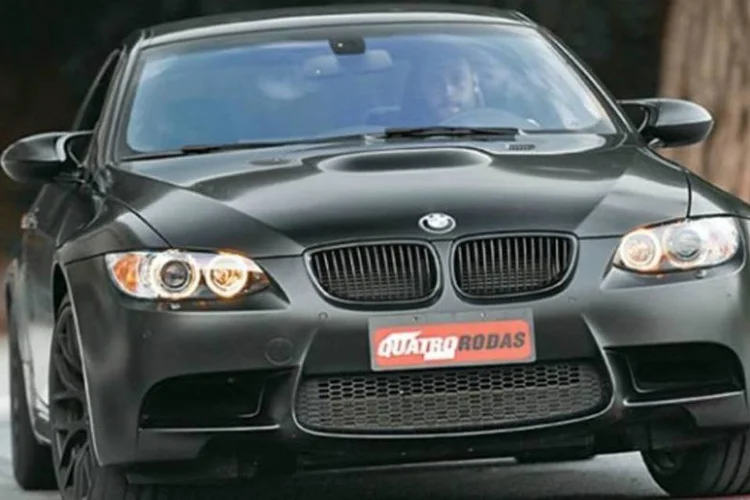 Esportivo de luxo da BMW tem 414 cavalos de potência, que faz 100 km/h em apenas 4,5 segundos (Marco de Bari/Quatro Rodas)