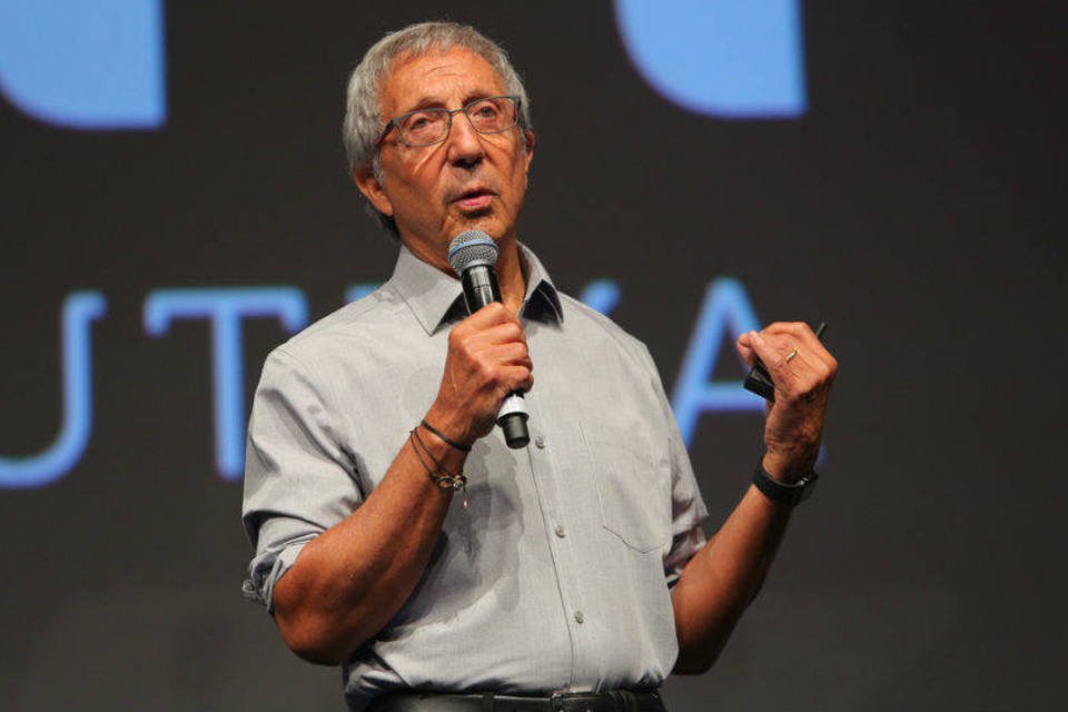 Brasil está de volta aos negócios, diz Abilio Diniz