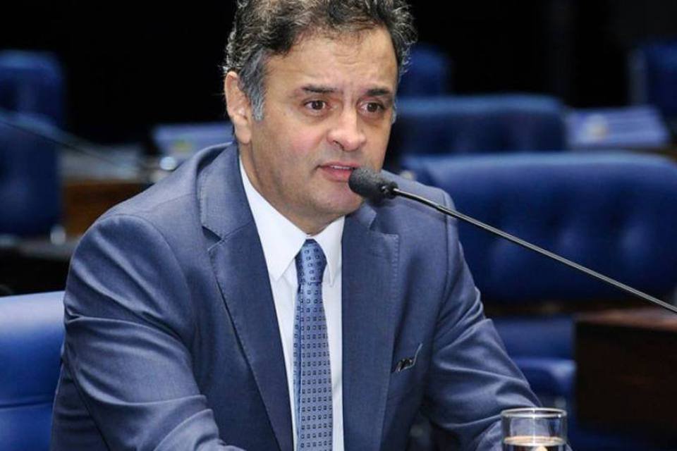 Aécio diz que críticas a Moraes são políticas e não procedem