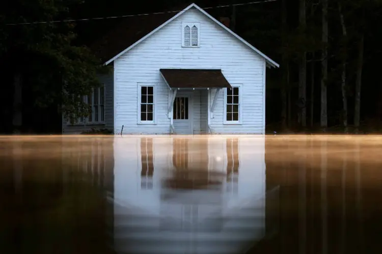 Alagamento após Matthew: consequências da passagem do furacão perduram por vários dias depois do fim da tempestade (Carlo Allegri/Reuters)
