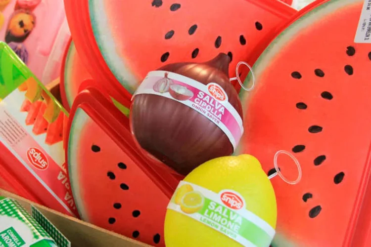 Estande da Alimport no 30º Abup Show trazia artigos que todas mães gostam: porta frutas e legumes no formatos dos próprios mantimentos. Tinha de melancia, limão, cebola... (Casa.com.br)