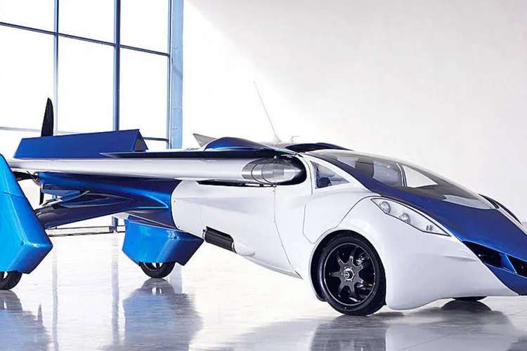 AeroMobil: carro voador tem as asas retráteis e atinge até 160 km/h no chão
 (Divulgação/AeroMobil)