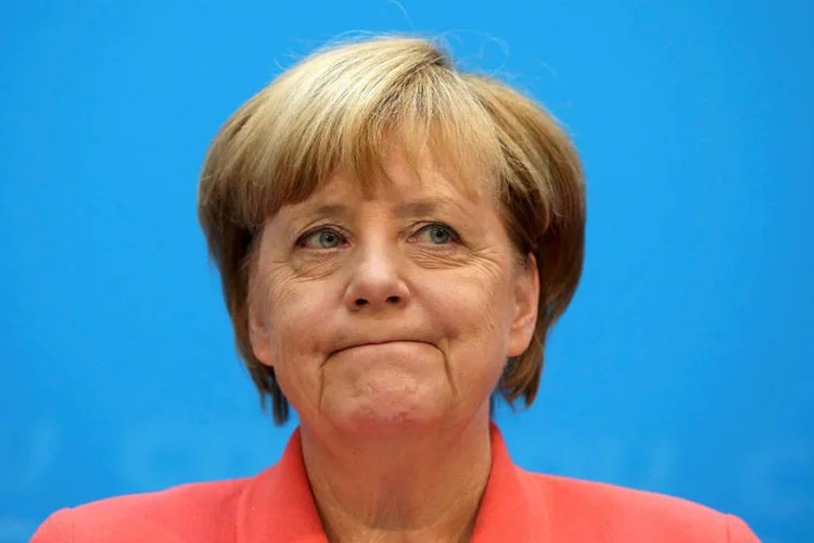Merkel: "Alemanha e Estados Unidos são unidos por valores os quais me ofereço para trabalhar de perto com o futuro presidente dos Estados Unidos" (Fabrizio Bensch)