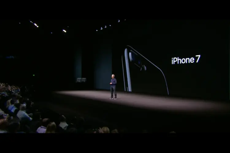 iPhone 7: Tim Cook, CEO da Apple, apresenta novo smartphone da marca (Reprodução/EXAME.com)