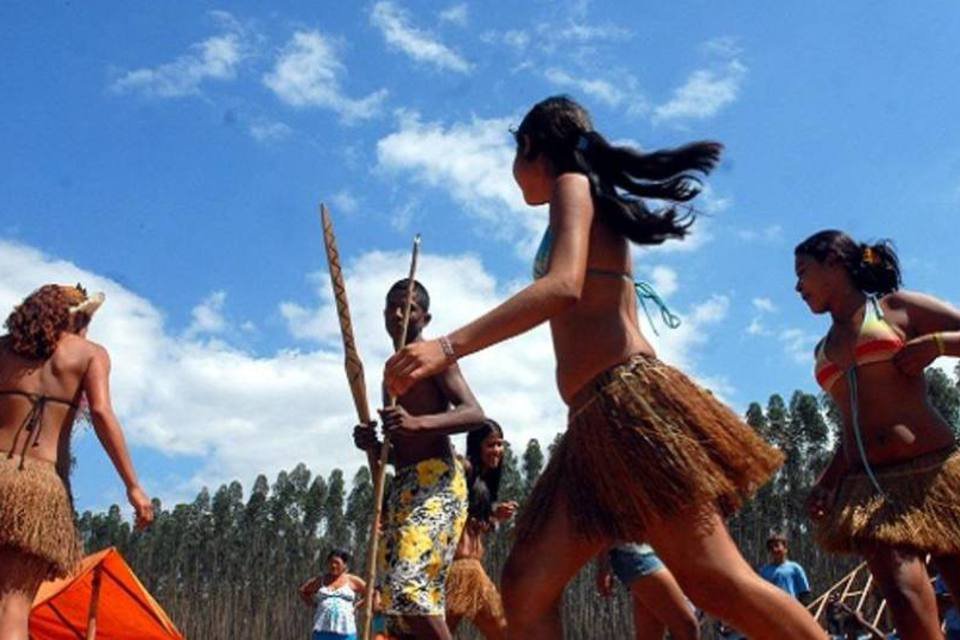 Garantir terra a índios da Amazônia gera bilhões, diz estudo