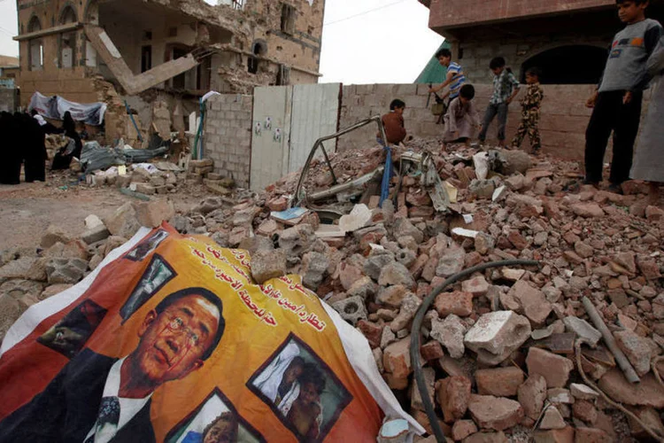 
	I&ecirc;men: a guerra no pa&iacute;s deixou 6.885 mortos desde mar&ccedil;o de 2015, quase a metade civis, segundo a ONU
 (Khaled Abdullah / Reuters)